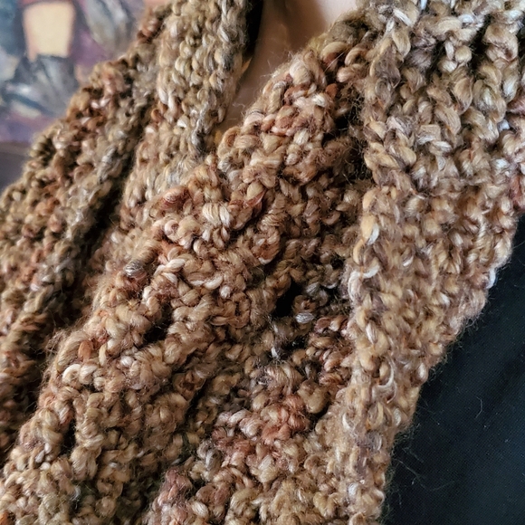 NWT  DebraDoodles HandmadeTwisted Mobius Cowl.   #1066 crochet - Picture 3 of 3
